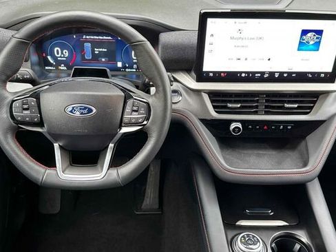 Used 2025 Ford Explorer ST-Line w/ ST-Line Street Pack image 12