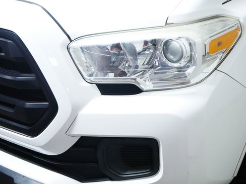 Used 2019 Toyota Tacoma SR w/ SR Convenience Package image 16