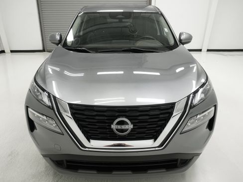 Used 2023 Nissan Rogue SV FWD image 2