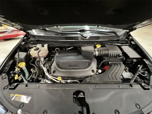 Used 2023 Chrysler Pacifica Touring-L w/ S Appearance Package image 13