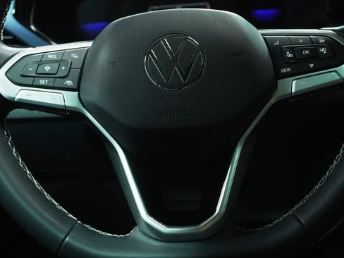 Used 2023 Volkswagen Taos SE w/ Panoramic Sunroof Package AWD/4WD image 13