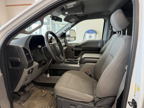 Used 2019 Ford F250 XLT w/ XLT Premium Package image 6