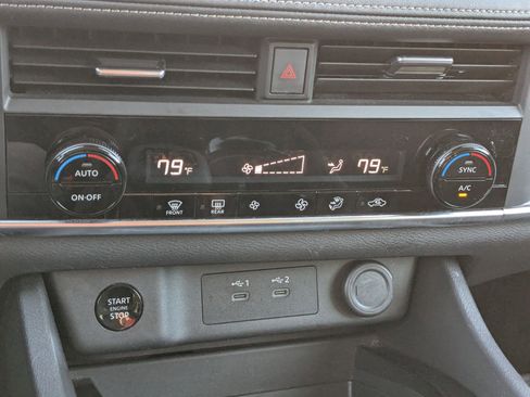 Used 2024 Nissan Rogue SV image 25