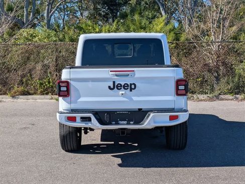 Used 2023 Jeep Gladiator Overland image 4