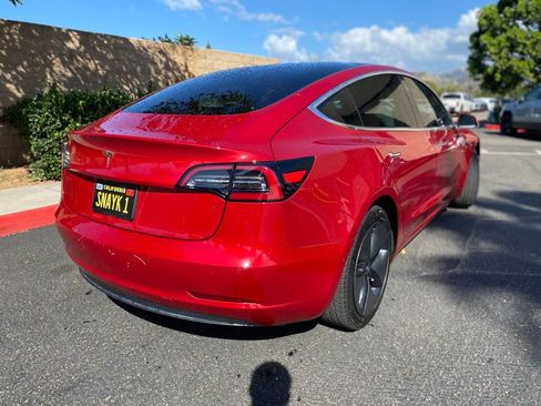 Used 2019 Tesla Model 3 Standard Range image 8