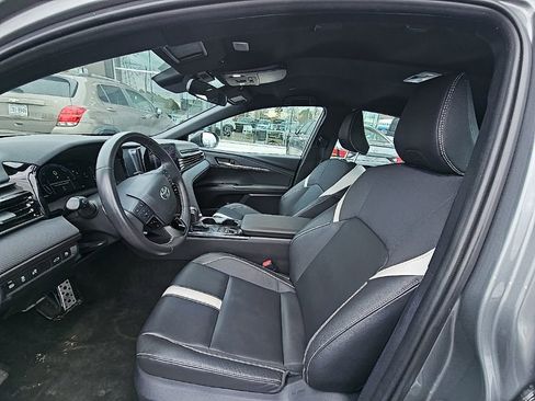 Used 2025 Toyota Camry SE image 10