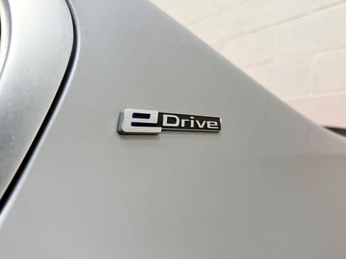 Used 2017 BMW 330e RWD image 7