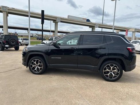Used 2025 Jeep Compass Limited AWD/4WD image 5