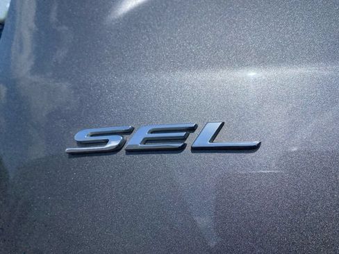 Used 2024 Ford Edge SEL AWD/4WD image 17