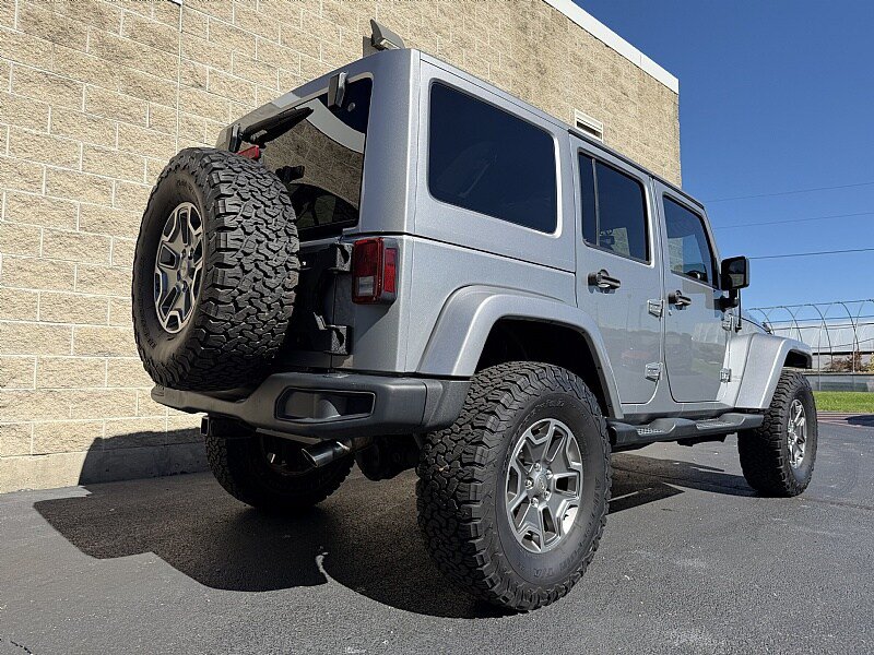 Used 2015 Jeep Wrangler Unlimited Rubicon w/ Connectivity Group AWD/4WD image 3