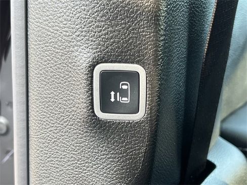 Certified 2026 Chrysler Pacifica Select w/ S Appearance Package image 37