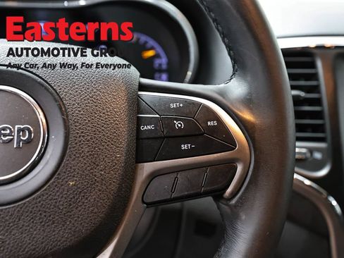 Used 2018 Jeep Grand Cherokee Laredo RWD image 15