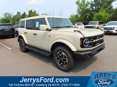 New 2026 Ford Bronco Outer Banks AWD/4WD image 1