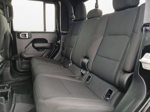 Used 2023 Jeep Gladiator Overland AWD/4WD image 22