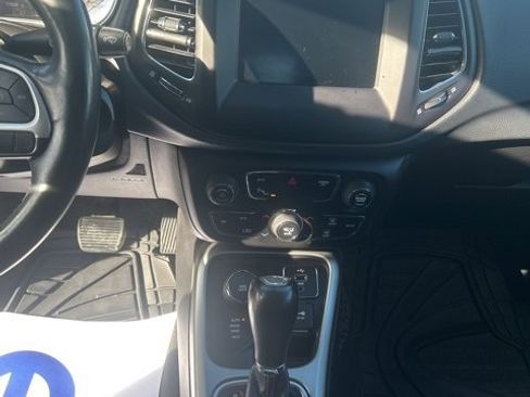 Used 2018 Jeep Compass Latitude w/ Popular Equipment Group image 18