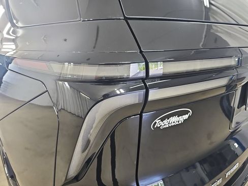 Used 2025 Chevrolet Traverse High Country AWD/4WD image 42