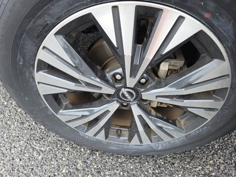 Used 2023 Nissan Rogue SV FWD image 9