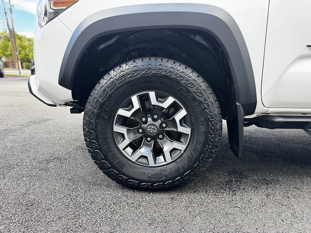Certified 2023 Toyota Tacoma TRD Sport AWD/4WD image 15