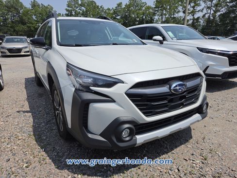 Used 2023 Subaru Outback Limited AWD/4WD image 3