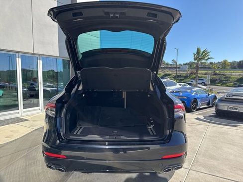 Certified 2022 Maserati Levante GT image 11