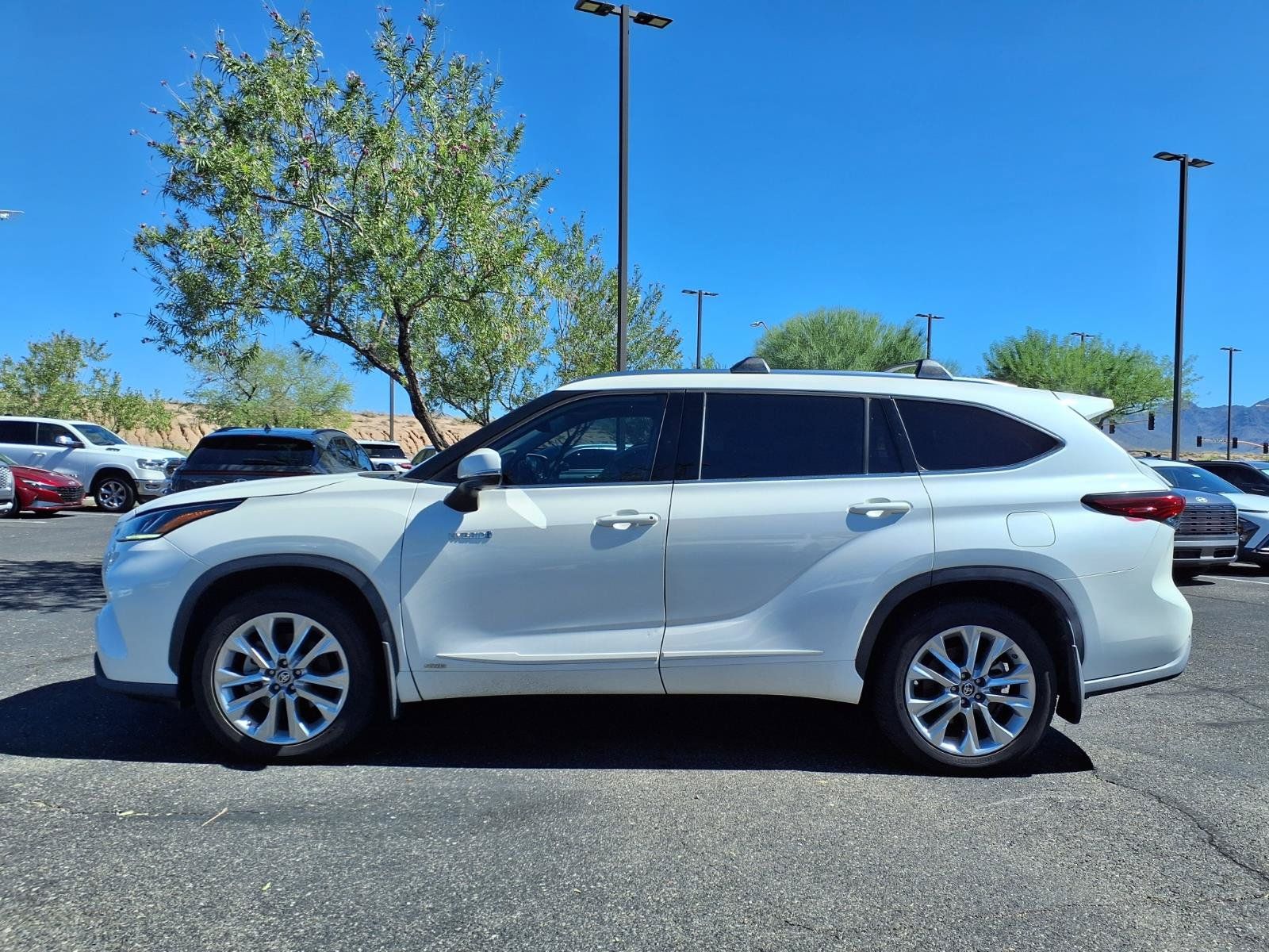 Used 2020 Toyota Highlander Limited AWD/4WD image 2