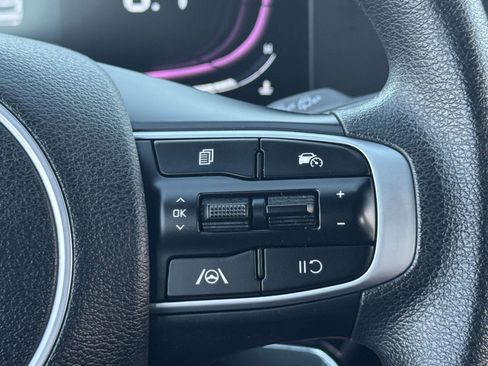 Used 2024 Kia Sportage LX image 8