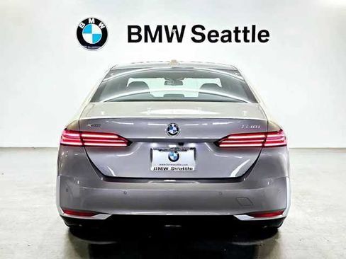 Used 2025 BMW 540i xDrive w/ Premium Package AWD/4WD image 5
