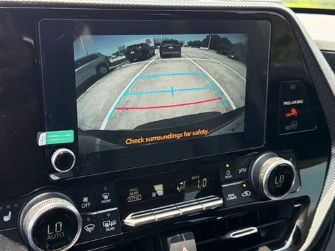 Used 2024 Toyota Highlander XSE FWD image 18