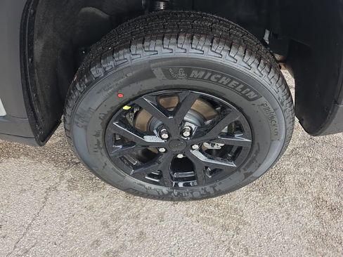 New 2026 Jeep Grand Cherokee Altitude AWD/4WD image 11