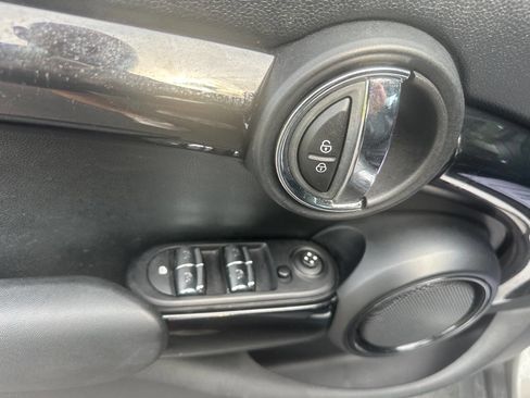 Used 2017 MINI Cooper S image 19