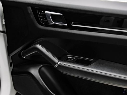 Used 2023 Porsche Cayenne image 74