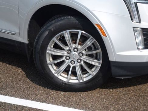Used 2017 Cadillac XT5 Luxury w/ Driver Awareness Package FWD image 29