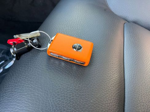 Used 2025 Volvo V60 B5 Cross Country Plus image 22