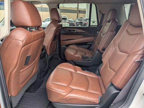 Used 2016 Cadillac Escalade Luxury AWD/4WD image 15