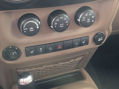 Used 2018 Jeep Wrangler Unlimited Sahara w/ Connectivity Group AWD/4WD image 18