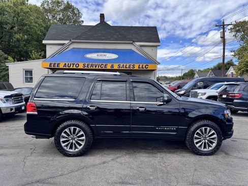 Used 2016 Lincoln Navigator Select image 1