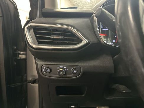 Used 2021 Chevrolet TrailBlazer LT w/ Premium Seating Package FWD image 19