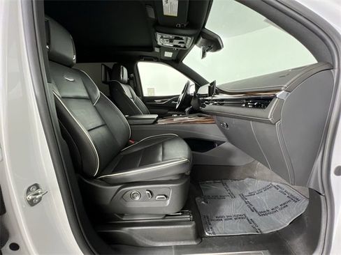 Used 2024 Cadillac Escalade ESV Premium Luxury w/ Performance Package image 29