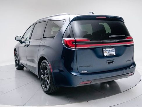 Used 2025 Chrysler Pacifica Limited FWD image 4