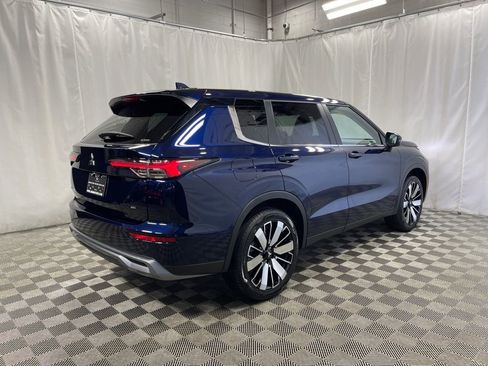 New 2025 Mitsubishi Outlander SE image 3