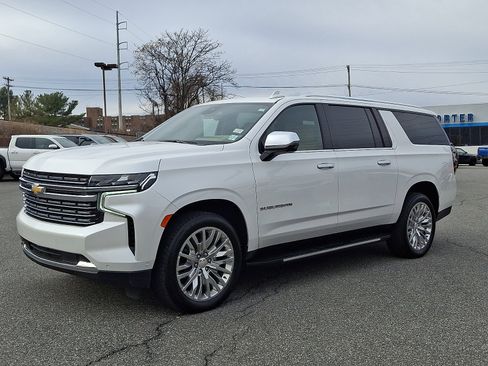 Certified 2023 Chevrolet Suburban Premier w/ Advanced Technology Package image 3