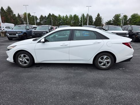 Used 2023 Hyundai Elantra SE image 2