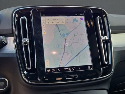 Used 2024 Volvo XC40 B5 Core image 27