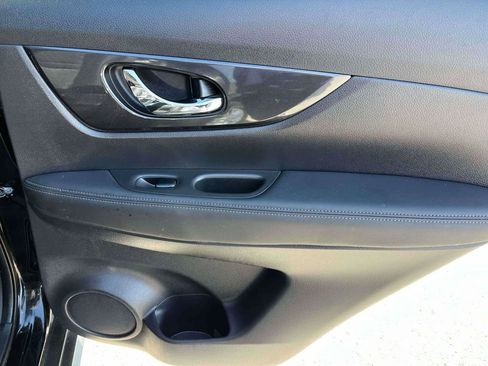 Used 2020 Nissan Rogue SV FWD image 8