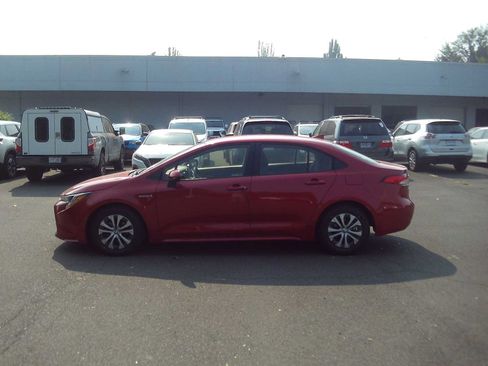 Used 2020 Toyota Corolla LE FWD image 2