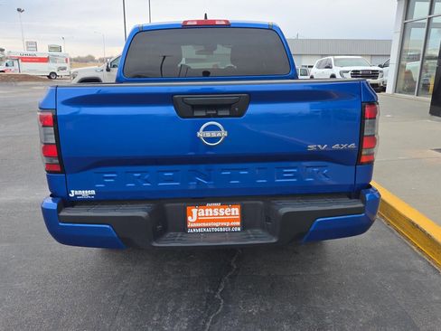 Used 2024 Nissan Frontier SV image 4