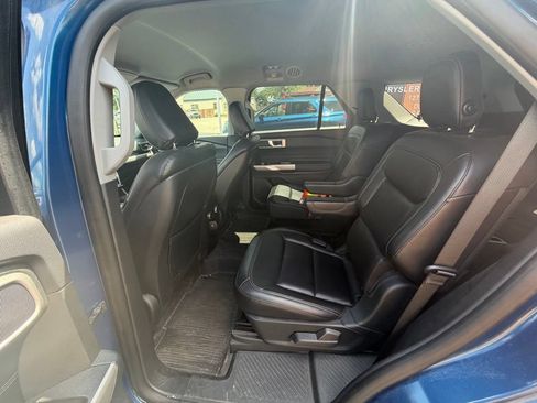 Used 2020 Ford Explorer XLT w/ Equipment Group 202A AWD/4WD image 10