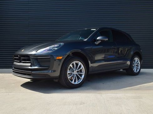 Certified 2025 Porsche Macan image 1