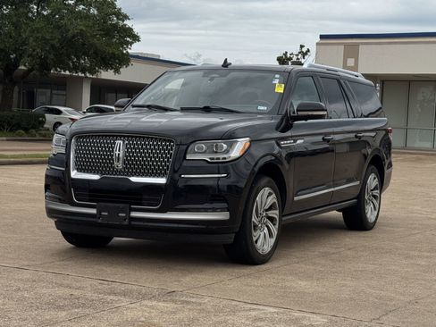 Used 2022 Lincoln Navigator L Reserve AWD/4WD image 8