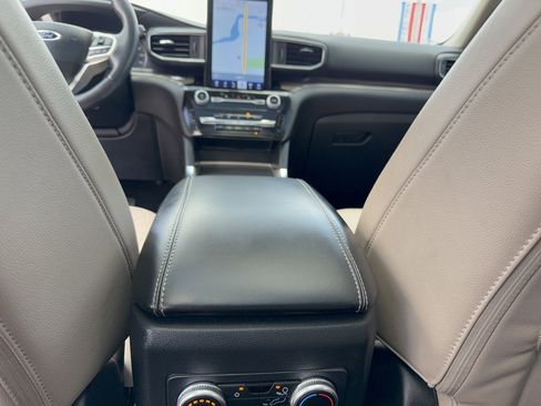Certified 2023 Ford Explorer Limited w/ Limited Technology Package RWD image 32